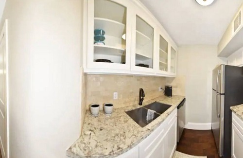 Brookhollow Condo | PRIVATE CONDO NEAR DOWNTOWN