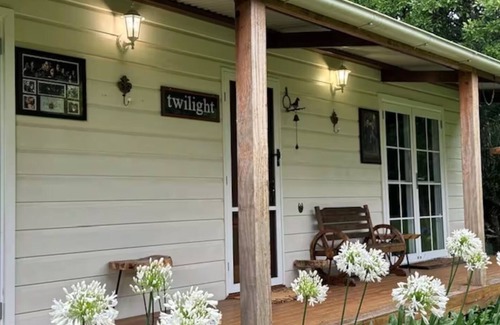 North Tamborine Cottage | Private cottage inside Avalon Gardens estate, stroll to Gallery Walk