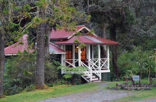 Volcano Cottage | Private Cottage at Boutique Hotel in Volcano Village