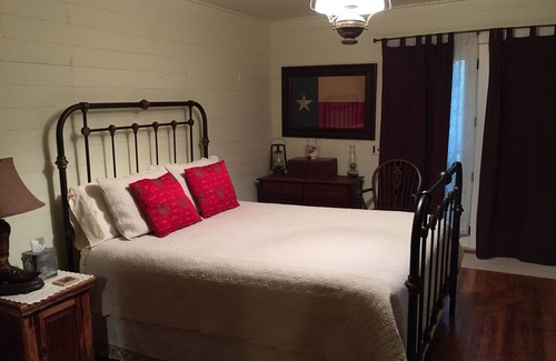 Mineola Other | Private Cottage On 58 acres