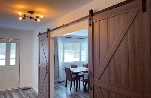 Wilno House | Private Cottage with Huge Private Dog Park!