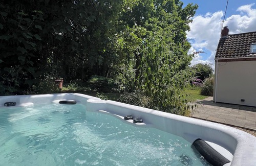 Great Yarmouth House | Private Country Retreat with Hot Tub, Fire Pit, Near Filby Broads