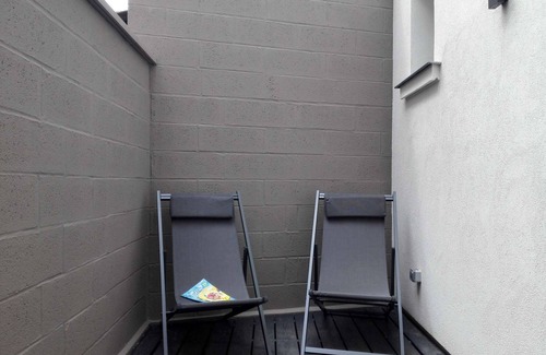 Saint-Quentin Apartment | ★ Private Courtyard Barbecue Downtown Voltaire ★