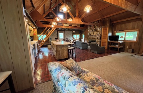 Scotland Cabin | Private, cozy cabin on 13 acres with two ponds