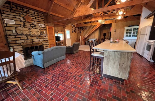 Scotland Cabin | Private, cozy cabin on 13 acres with two ponds