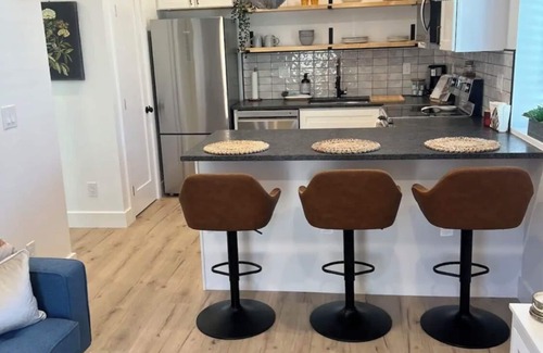 Lafayette House | Private Cozy Guesthouse