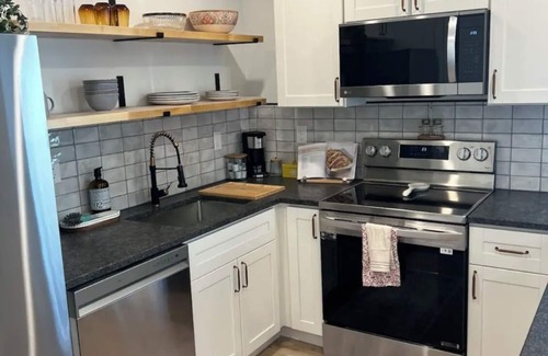 Lafayette House | Private Cozy Guesthouse
