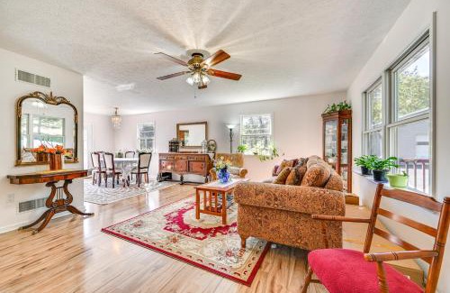 Berkeley Springs House | Private Deck Berkeley Springs Getaway!