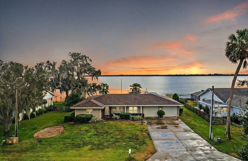 Tavares House | Private dock, fire pit, waterfront on Lake Dora walkable to downtown Tavares!