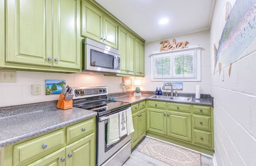 Cobb Cottage | Private Dock + Porch: Lakefront Retreat in Cobb!