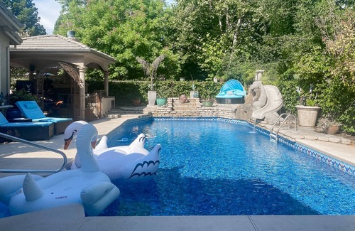 Shingle Springs Apartment | Private, dog-friendly, spacious studio with large pool and outdoor kitchen