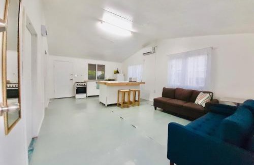 Nuku'alofa House | Private Double Room - Tonga Coral Cottage