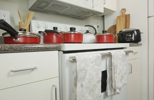 Deep Ellum Apartment | Private & DOWNTOWN! Free Parking and pet friendly!