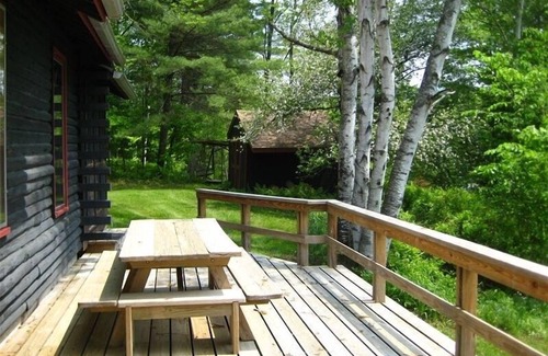Lower Waterford Cabin | Private Elegant Waterfront Home, 4 Acres, Views! Fam Friendly!