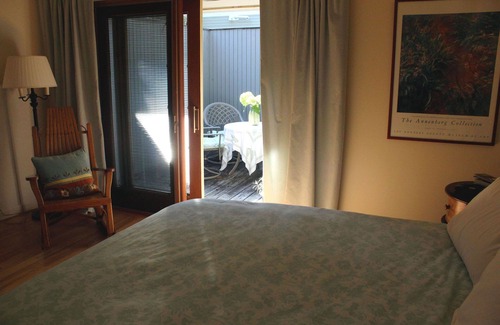 South End House | Private En Suite Large Master Bedroom With King Sized Bed