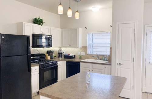 Spring House | Private Entire Townhouse near The Woodlands