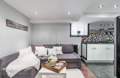 Parkdale House | Private entrance Modern 1-bedroom apartment downtown Toronto