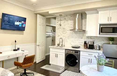 Eastvale House | Private Entry Private Bath/No sharing space