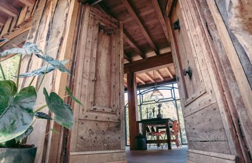 Castelnau-de-Mandailles House | Private Estate with 3 Lake Houses, Sauna & Hot-tub