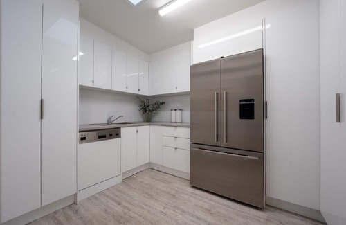 Yarra Glen House | Private Estate 10 bedrooms, 27-30 pax, games room, bar, 9 bathrooms, spa suites