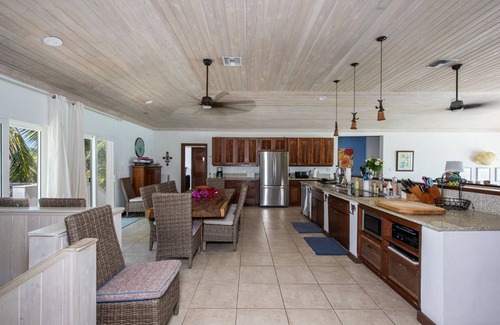 Double Bay House | Private Estate on Pink Sand Beach w/2 Pools, Home Theater, Kayaks, PBoards
