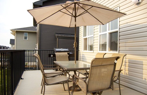 Symons Valley House | ✿Private Family House✿ Modern | Shopping | Mountain Gateway And A/C.