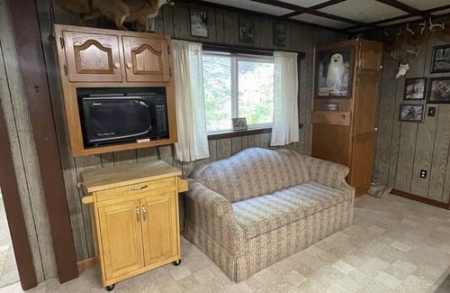 Howard Cabin | Private family lodge on 42 serene acres- 15 minutes to Penn State- Centre County