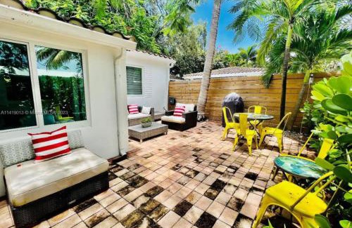 Croissant Park House | Private Fort Lauderdale cottage