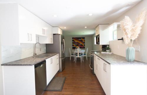 West Vancouver House | Private Garden-Level Suite