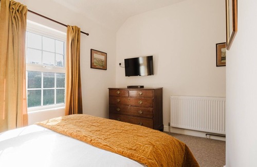 Axford Cabin | Private Room Above The Silks Pub (Room 1)