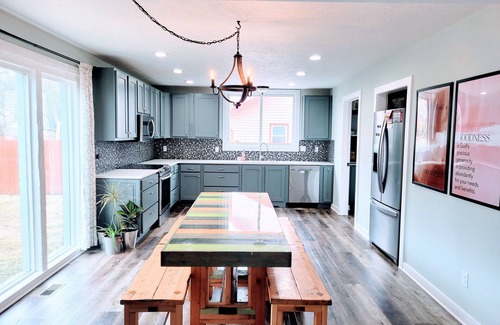 Springfield House | Private Getaway-Pool-Hot Tub-Playset-Entertainment Deck-Blackstone-Smoker-4b/3b