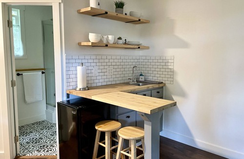 Cedar Hills Apartment | Private guest house-minutes away from Portland, Nike and many more!