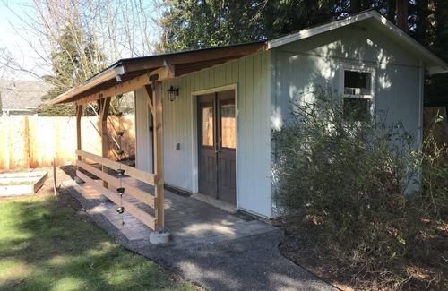 Cedar Hills Apartment | Private guest house-minutes away from Portland, Nike and many more!