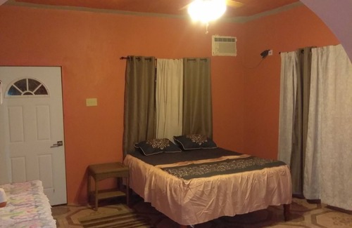 Moneague House | Private guest house overlooking the moneague lake