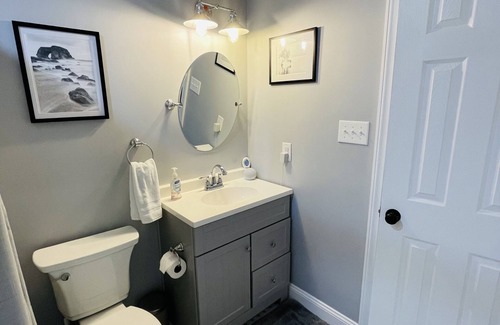 Church Hill House | Private Guest Room/Bath - Historical Downtown RVA