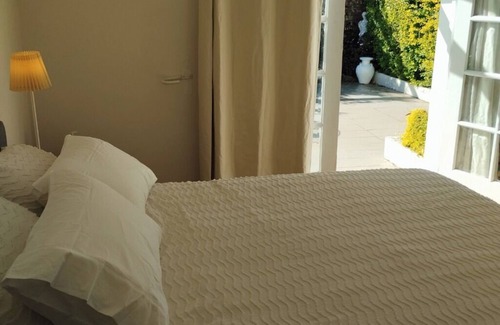 Bundall Bed & Breakfast | Private guest suite @ Sorrento