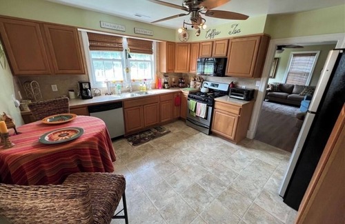 Windmill Point House | Private Happy 2 BDRM Home Public Beach & Marina with Restaurant Minutes Away