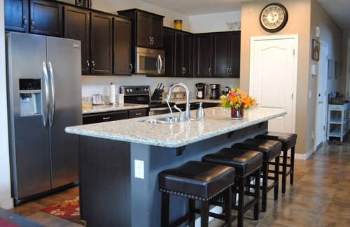 San Tan Valley House | Private Heated Pool - pool heat incl'd, Fire-pit, Pool Table, Bar, Dog-friendly!