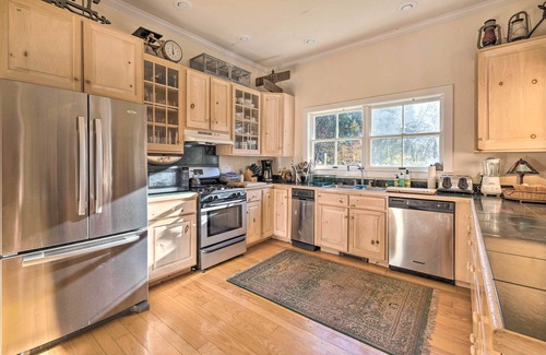 Montgomery Center House | Private Home w/Hot Tub Near Jay Peak Slopes