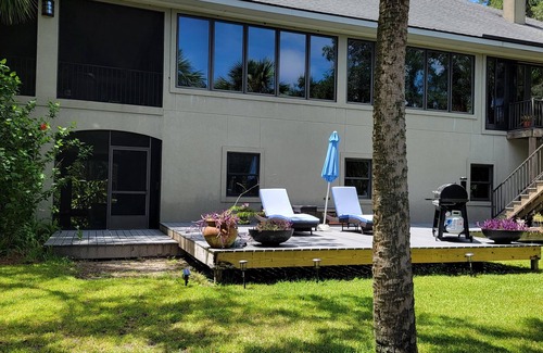Brunswick Apartment | Private hot tub and seasonally heated pool.