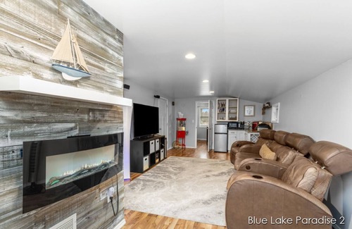 Smyrna House | Private HOT TUB - Blue Lake Paradise - SLEEPS 4