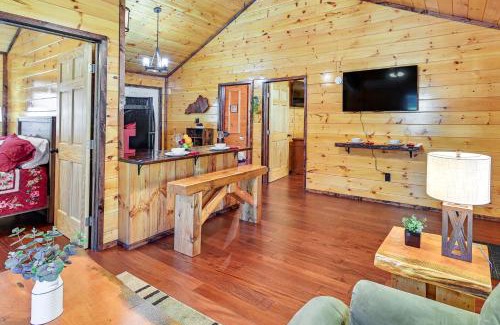 Campton House | Private Hot Tub Dog-Friendly Red River Gorge Home