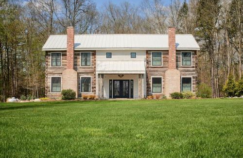 Pine Bush House | Private Hot Tub Eclectic Ulster County Cabin