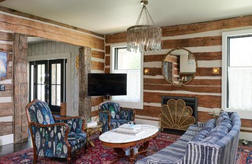 Pine Bush House | Private Hot Tub Eclectic Ulster County Cabin