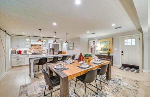 Pilot Point House | Private Hot Tub Luxe Gem 3 Mi to Lake Ray Roberts