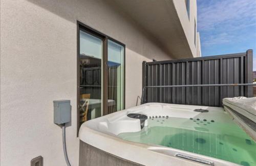 St. George House | Private Hot Tub Near Snow Canyon State Park