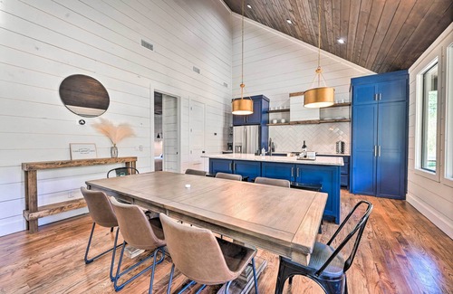 Hochatown Cabin | Private Hot Tub, Outdoor Fireplace: Broken Bow Gem