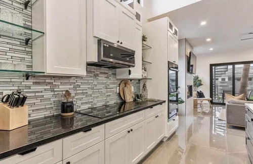 Hurricane House | Private Hot Tub, Patio, Garage!