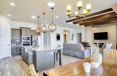 El Paso House | Private Hot Tub + Putting Green: El Paso Getaway!