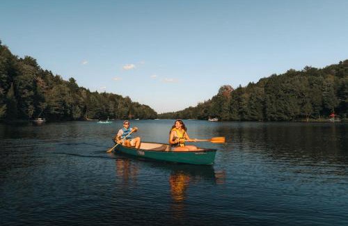 Fiddler Lake Resort Ski Chalet | Private Hot tub Sauna 5min walk Lake Northern Escape